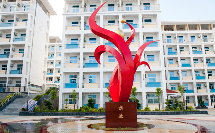 定制不銹鋼雕塑怎么選比較好？