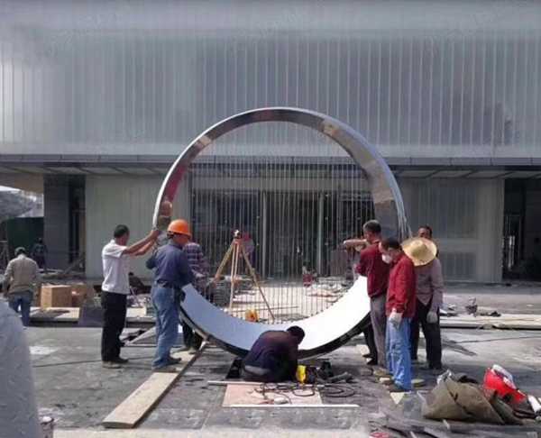 現(xiàn)代園林景觀雕塑如何進(jìn)行包裝運(yùn)輸？優(yōu)藝雕塑廠家為您支招