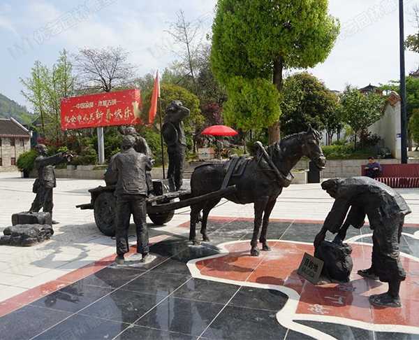 定制一座大型銅雕塑價格大致為多少？