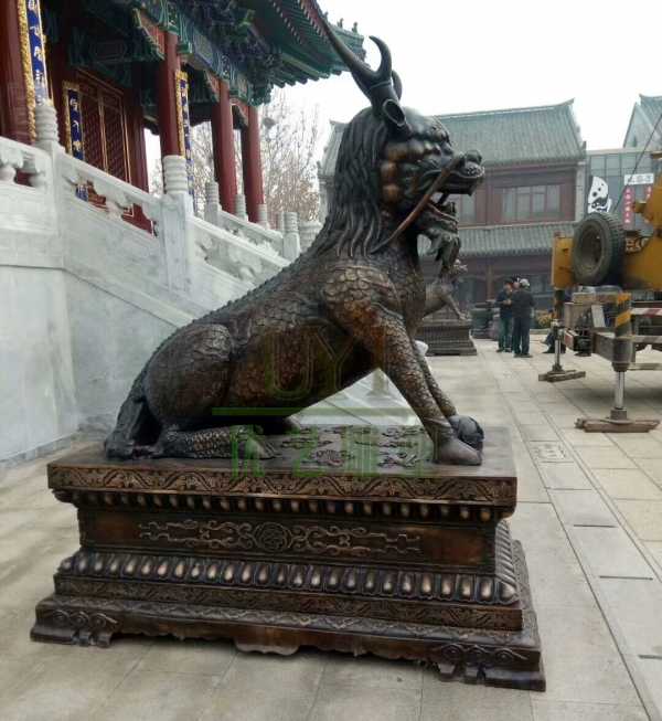 居宗教廟堂之高，擇黃銅麒麟雕塑守業(yè)