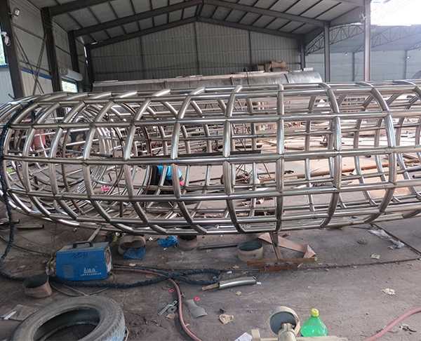 我們和不銹鋼雕塑廠家怎樣進(jìn)行雕塑的溝通制作呢？