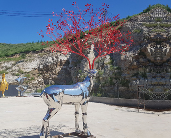 人們?yōu)槭裁聪矚g擺放不銹鋼鹿雕塑？